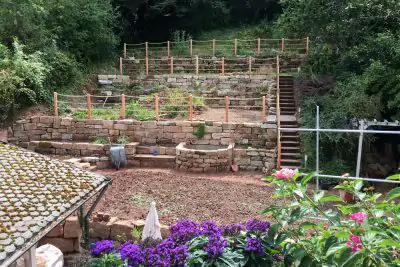 Unser Garten direkt nach der Terrasierung